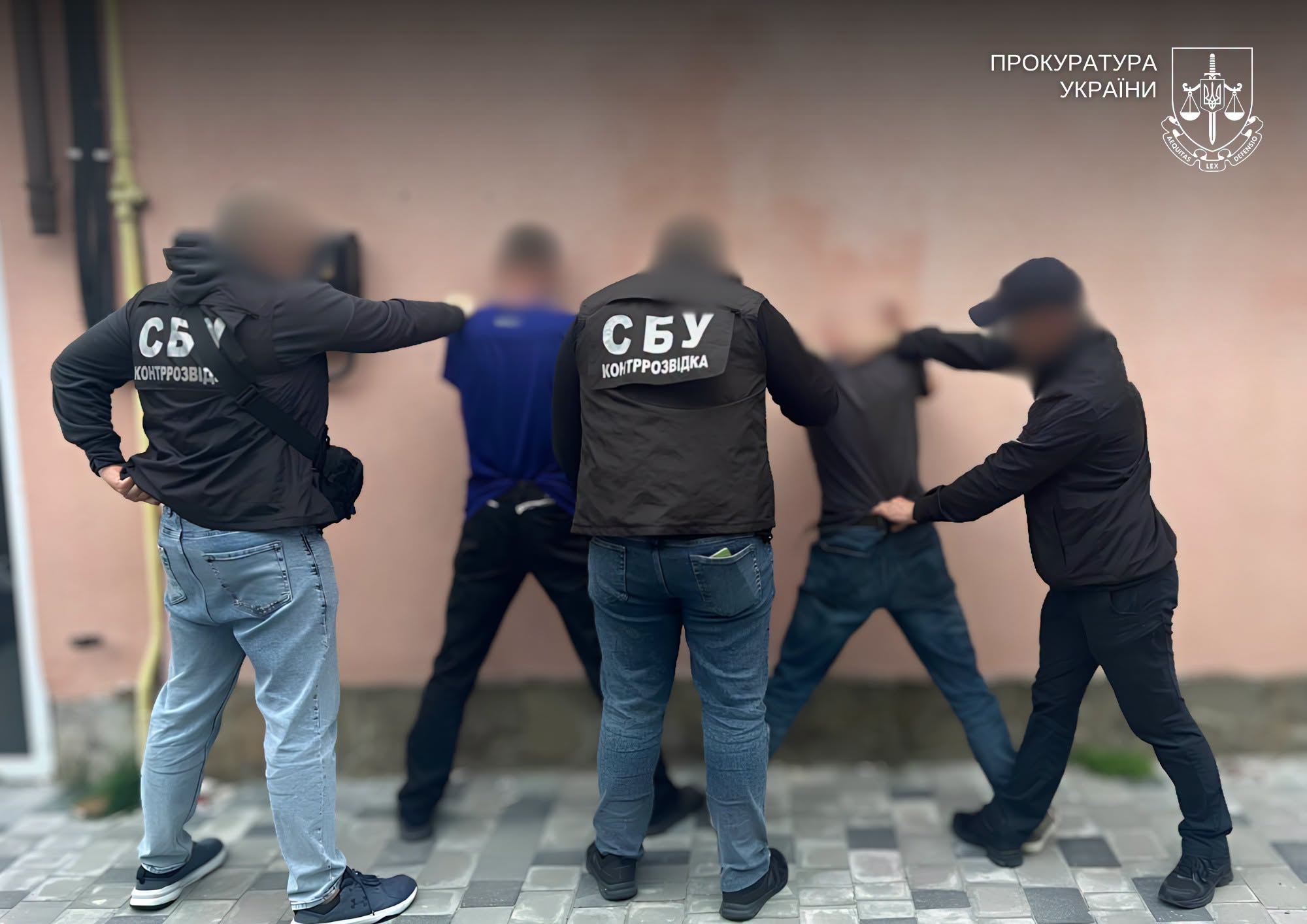 Кинули вибухівку з авто: двоє мешканців Львівщини підозрюються у вчиненні теракту на території ТЦК