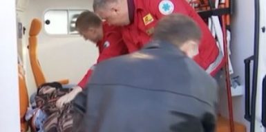Раненого бойца с мамой из Днепра в Киев доставили на отдельном самолете: видео