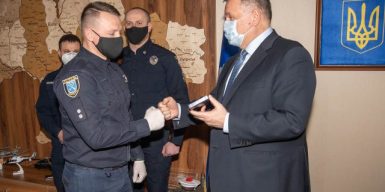 Глава МВД наградил днепровских патрульных – героев: фото