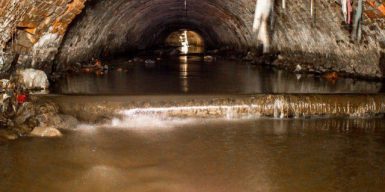 В центре Днепра под улицей нашли тоннель, обустроенный век назад: фото