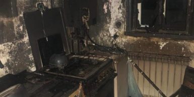 В Днепре на Желваковского полностью выгорел дом, в котором жили две семьи: фото