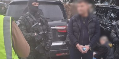 Бізнес на мобілізації: під керівництвом кримінального авторитета діяла схема “бронювання” та втечі за кордон