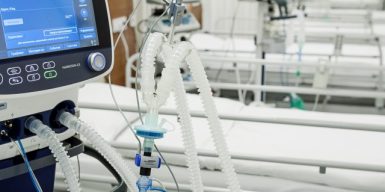 Лікарні Дніпропетровщини отримали 19 кисневих станцій та критично важливе обладнання