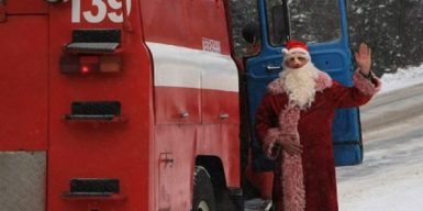 В Новый год на работе: истории днепровских официантов, таксистов и пожарных