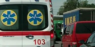 Как на дорогах Днепра водители пропускают скорую к больному: видео