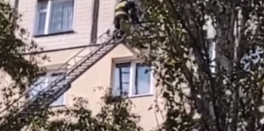 На Днепропетровщине пожилой мужчина попал в реанимацию после того, как был выброшен из больницы: видео