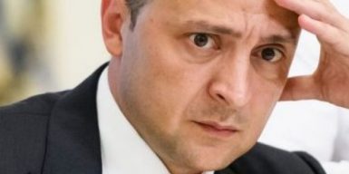 Нарушил по ошибке: уйдет ли Зеленский в отставку по требованию украинцев