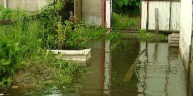 В Днепре остаются затопленными более десяти дворов: видео