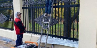 Забор в парке Шевченко в Днепре прошел тест на «вандалоустойчивость»: фото