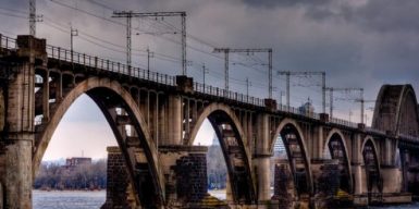 Сегодня свой день рождения отмечает один из главных мостов Днепра: фото
