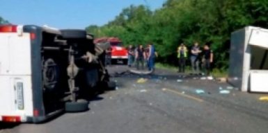 Авария на трассе Днепр-Николаев: перевернулся спринтер