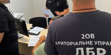 За 2,5 тисячі доларів видаляли дані з реєстру «Оберіг»: у столичному ТЦК викрили незаконну схему