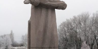 Почему разрушается самый высокий на Днепропетровщине мемориал жертвам Голодомора: видео
