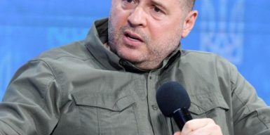 Єрмак після звільнення та обшуків заявив, що йде на фронт