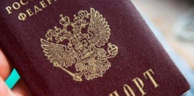 На окупованих територіях українським дітям обіцяють гроші за російський паспорт