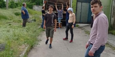 В днепровской школе детей заставили таскать металл: реакция горсовета (фото, видео)