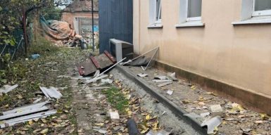 Атака на Дніпро: понівечено близько трьох десятків приватних будинків