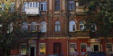 Сыпящийся фасад и разваливающиеся музеи: почему в Днепре не спасают исторические дома