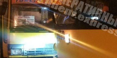 В Днепре автобус влетел в трамвай: есть пострадавшие (фото)