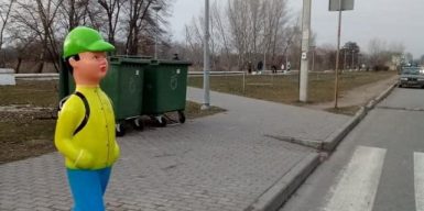 Депутаты горсовета Днепра не поддержали пластиковых детей
