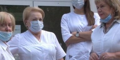В Днепре врачи железнодорожной больницы протестуют против сокращений: фото, видео