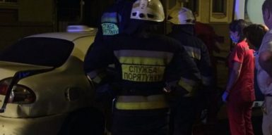 В Днепре на Владимира Великого водителя зажало в искореженной машине: видео