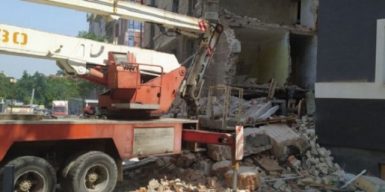 В центре Днепра сносят аварийный дом: фото