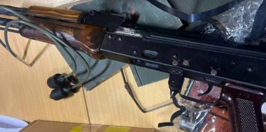 На Київщині виявили великий арсенал зброї, боєприпасів та вибухівки під час розслідування зловживань командира військової частини