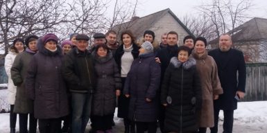 В разгар зимы днепровским журналистам два часа пришлось ждать Марину Порошенко: фото