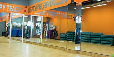 «Приватбанк» выставил на продажу фитнес-зал в центре Днепра: фото