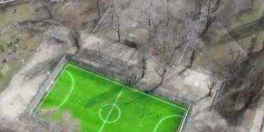 Возле днепровской школы появилось современное футбольное поле: видео