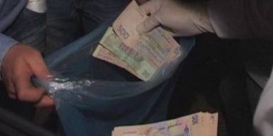 Чиновника горсовета Днепра поймали на взятке в 25 тысяч гривен: фото