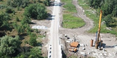 На трассе из Днепра достроили мост и заканчивают магистраль: фото