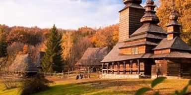 Бізнесмен з підлеглою намагалися заволодіти землею Національного музею в Пирогові