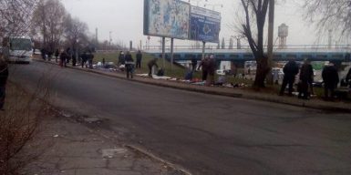 Михаил Лысенко просит убрать торгашей от автовокзала