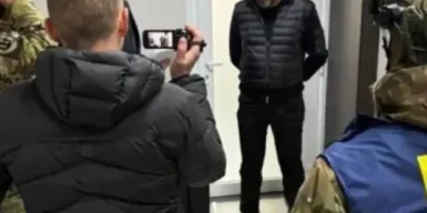 Командувача логістики Повітряних сил та голову СБУ Житомирщини впіймали на хабарі