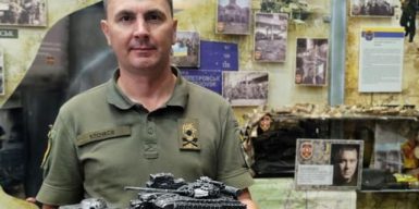 В Днепровский Музей АТО генерал передал военную инсталляцию: фото