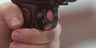 В Днепре мужчина угрожал пистолетом маленькой девочке