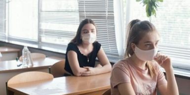 Коронавирус в Украине: школы отправили на дистанционное обучение