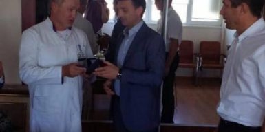 Депутат от «Евросолидарности» в Днепре поздравил кандидата от «Слуги народа» Рыженко