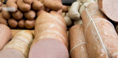 В Днепре нелегально распространяли колбасные изделия из России