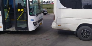 В Днепре большегрузный автобус влетел в маршрутку: фото
