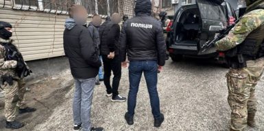 У Дніпровському районі брати-шахраї заволоділи комунальною землею, використовуючи підроблені техпаспорти