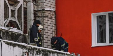 Суицид в Днепре: девушка выпрыгнула в окно 10 этажа(фото)
