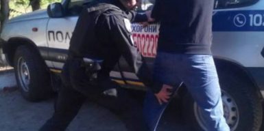 Уличный вор в Днепре избил деда и отобрал iPhone 5
