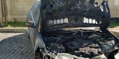 Експожежник з Дніпропетровської області палив елітні автомобілі в Одесі