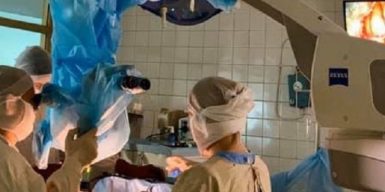Днепровские нейрохирурги избавили женщину от огромной опухоли мозга: фото