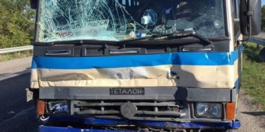 Под Днепром автобус попал в аварию, есть пострадавшие: фото