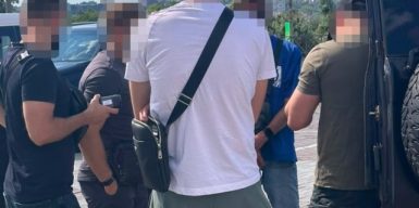 Капітан Нацгвардії обіцяв за 8 тисяч доларів оформити бронювання та виїзд за кордон