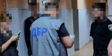 Троє поліцейських з Дніпра вимагали гроші з криптобізнесменів